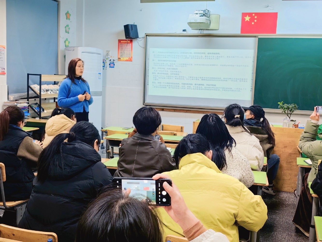 【藍鯨快訊】藍鯨心理首席咨詢師葛群亞受邀為裘市小學講座—關愛師生身心健康，共筑校園和諧發(fā)展